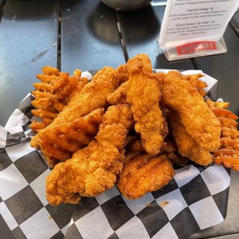 J DUB - Chix & sweet potato fries basket - Breakfast & Brunch Near Me - Bend, Oregon