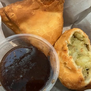Fusion & Sabor Kitchen - 2 large samosas (spicy) & sauce $4 - Venezuelan Near Me - Lakeland, Florida