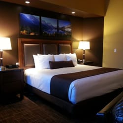 C'mon Inn - Big fancy bed