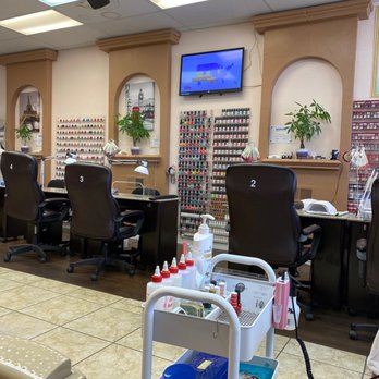 Luxury Nails and Spa - getting my pedi, been coming here for years. Jenny is the best - Nail Salons Near Me - Bakersfield, California