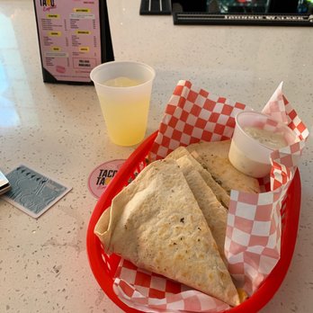 Whitelaw Bar Lounge - a plate of pita chips and a drink - Lounges Near Me - Miami Beach, Florida Whitelaw Bar Lounge - a plate of pita chips and a drink - Lounges Near Me - Miami Beach, Florida