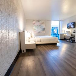 The Clarendon Hotel and Spa - Queen Guest Room