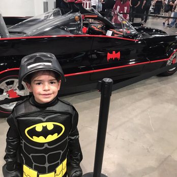 Amazing Las Vegas Comic Con - Mason showing his true identity - Comic Books Near Me - Las Vegas, Nevada