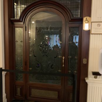 Walt’s - An American Restaurant - Elevator - American Near Me - Chessy, 75
