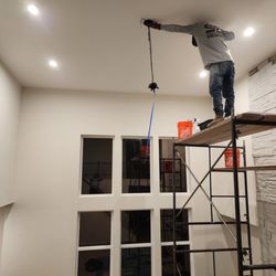 SE Construction - Hanging chandelier