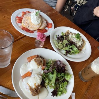 Cream Pot - Salmon eggs Benedict, classic savory crepe, soufflé pancakes - Breakfast & Brunch Near Me - Honolulu, Hawaii Cream Pot - Salmon eggs Benedict, classic savory crepe, soufflé pancakes - Breakfast & Brunch Near Me - Honolulu, Hawaii
