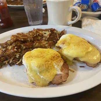 Four Corners - Eggs Benedict - Burgers Near Me - Tracy, California
