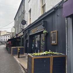 Kiely's - Exterior
