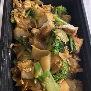 Bahn Thai - Pad See Ew with Tofu - Thai Near Me - San Diego, California Bahn Thai - Pad See Ew with Tofu - Thai Near Me - San Diego, California