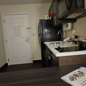 Candlewood Suites Windsor Locks Bradley Arpt - Love the mini kitchen - Hotels Near Me - Windsor Locks, Connecticut Candlewood Suites Windsor Locks Bradley Arpt - Love the mini kitchen - Hotels Near Me - Windsor Locks, Connecticut