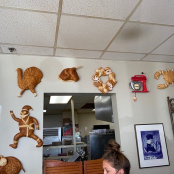 La Parisienne - Holiday Pastry Art - Bakeries Near Me - Morro Bay, California La Parisienne - Holiday Pastry Art - Bakeries Near Me - Morro Bay, California