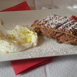 Le Relais Fleuri - Le somptueux éclair au chocolat fait maison !! Si vous avez la chance d'y goûter, vous n'en sortirez pas indemne... :)