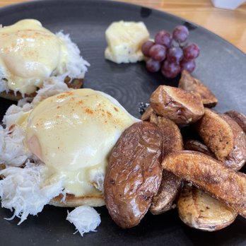 Bridgewater Bistro - Dungeness Crab Benedict - New American Near Me - Astoria, Oregon