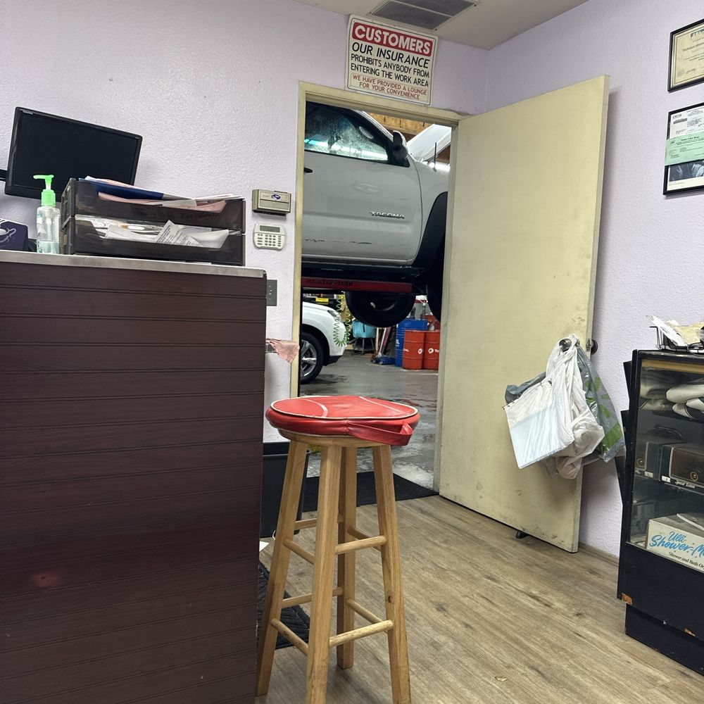 Meister Tech Auto Care - Waiting area view in to shop area - Auto Repair Near Me - El Cajon, California Meister Tech Auto Care - Waiting area view in to shop area - Auto Repair Near Me - El Cajon, California
