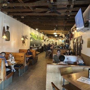 Buckstin Brewing - Nederland - Interior from front entrance - Pizza Near Me - Nederland, Texas
