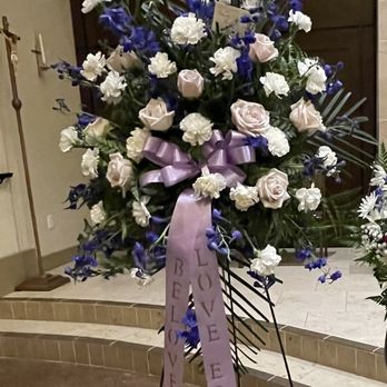 Litsa's Flowers - Beautiful standup flower spray from Litsa's. - Florists Near Me - Sacramento, California Litsa's Flowers - Beautiful standup flower spray from Litsa's. - Florists Near Me - Sacramento, California