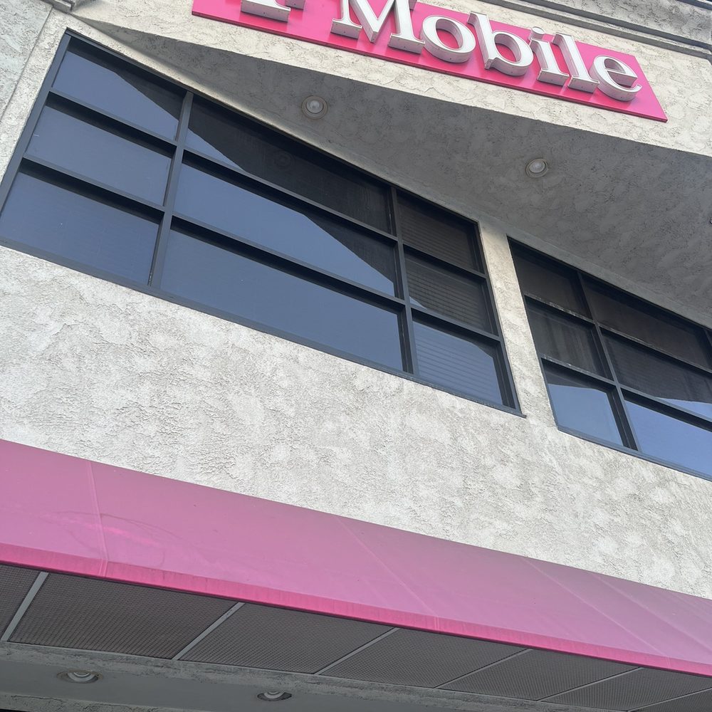 T-Mobile Experience Store - The store - Mobile Phones Near Me - Los Angeles, California T-Mobile Experience Store - The store - Mobile Phones Near Me - Los Angeles, California