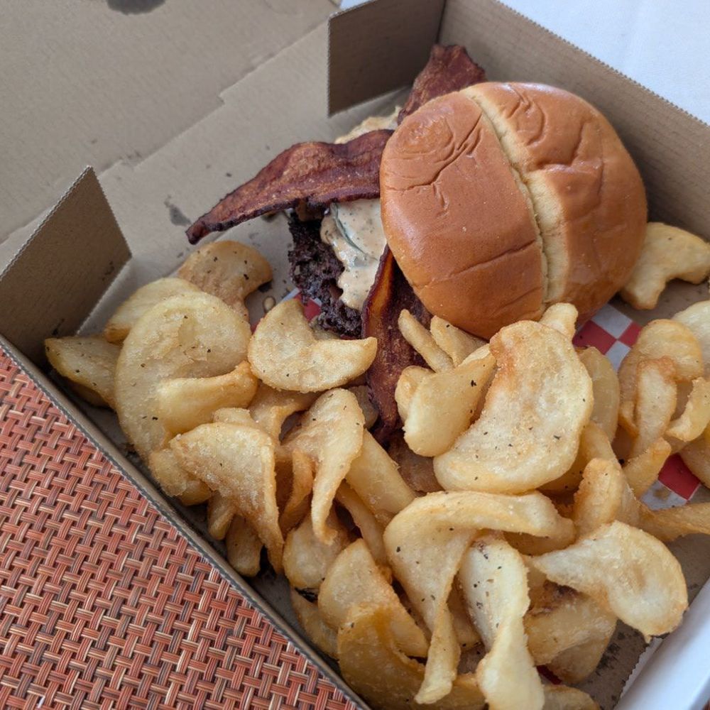 Smash And Slice - The burger is absolutely wonderful, the fries are a cross between potato chips and steak fries - Pizza Near Me - Las Vegas, Nevada Smash And Slice - The burger is absolutely wonderful, the fries are a cross between potato chips and steak fries - Pizza Near Me - Las Vegas, Nevada