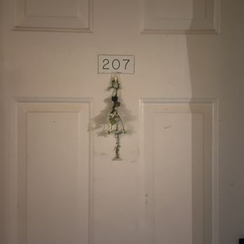 Lakeview Suites - Door with little flowers and there is a hook for the cute little do not disturb sign they provide - Hotels Near Me - West Yellowstone, Montana Lakeview Suites - Door with little flowers and there is a hook for the cute little do not disturb sign they provide - Hotels Near Me - West Yellowstone, Montana
