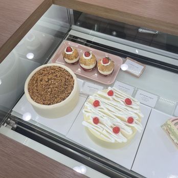 Harucake - IG: @no.ni.eats | Super cute display - Coffee & Tea Near Me - Los Angeles, California