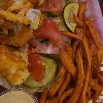 HiFi Clyde's Chattanooga - Vegan cauliflower poboy - New American Near Me - Chattanooga, Tennessee HiFi Clyde's Chattanooga - Vegan cauliflower poboy - New American Near Me - Chattanooga, Tennessee