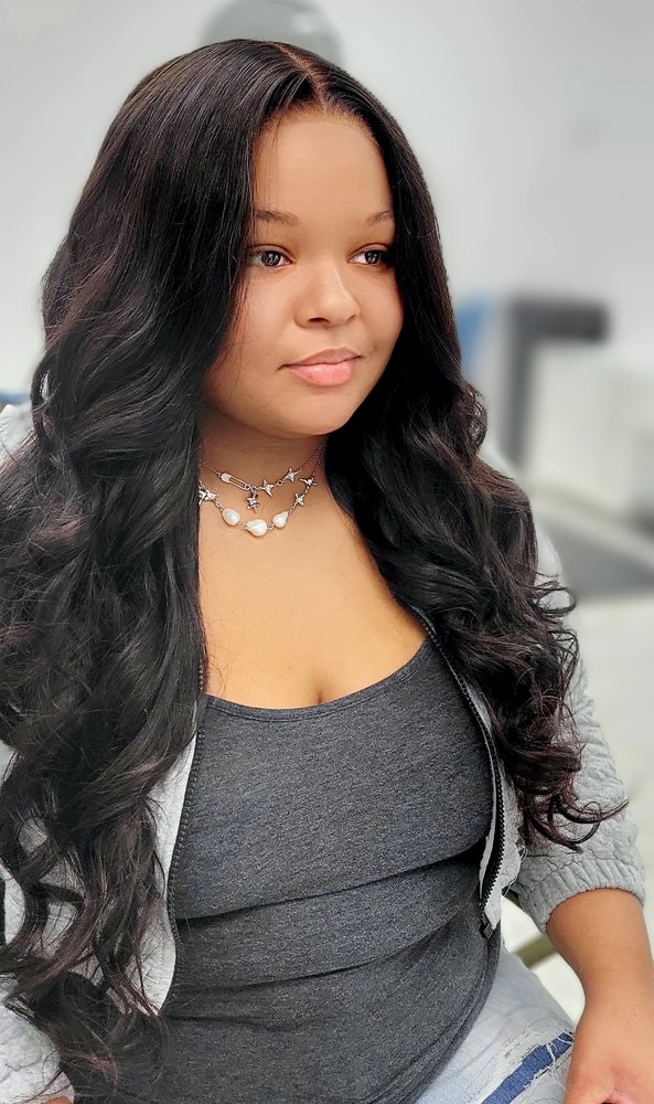 Crownz and Tresses Beauty Lab  Logo