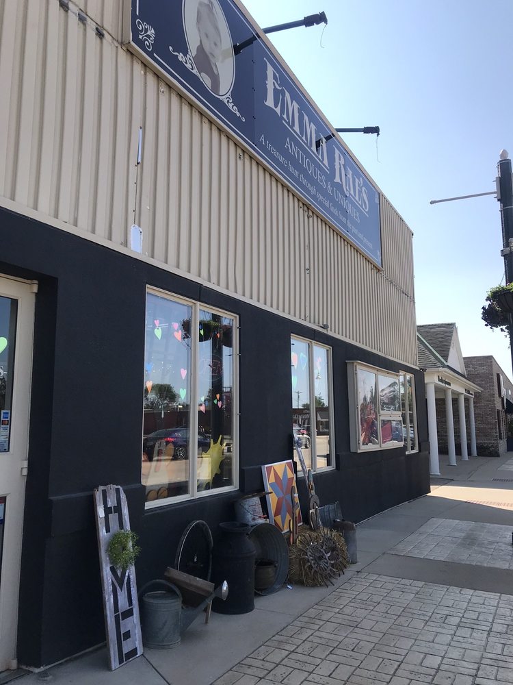 EMMA RAE’S ANTIQUES & UNIQUES Updated August 2024 46 Photos 714