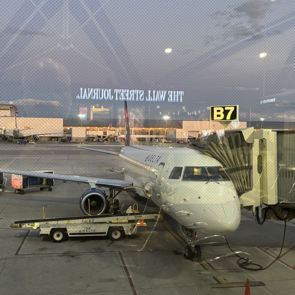 Delta Air Lines - Airlines Near Me - Detroit, Michigan