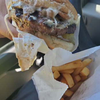 Classic Burger - Mushroom and Swiss with fries - Burgers Near Me - San Lorenzo, California Classic Burger - Mushroom and Swiss with fries - Burgers Near Me - San Lorenzo, California
