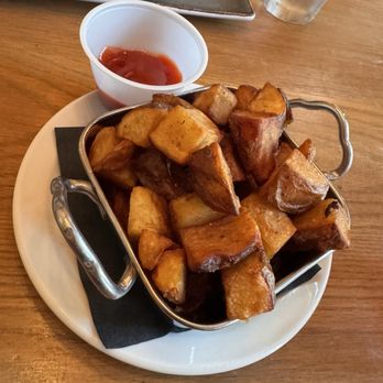 The Clarendon Tavern - Fries - Burgers Near Me - Ottawa, Ontario The Clarendon Tavern - Fries - Burgers Near Me - Ottawa, Ontario