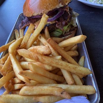 Mainbrook Tavern Patio Bar - California Burger - Bars Near Me - Englishtown, New Jersey Mainbrook Tavern Patio Bar - California Burger - Bars Near Me - Englishtown, New Jersey