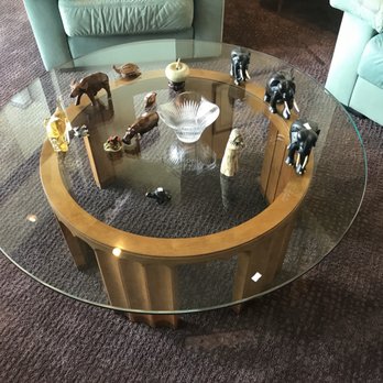 210 Estate Auctions - Coffee table at the estate sale - Estate Liquidation Near Me - Monrovia, California 210 Estate Auctions - Coffee table at the estate sale - Estate Liquidation Near Me - Monrovia, California