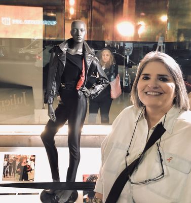 Julien's Auctions by null