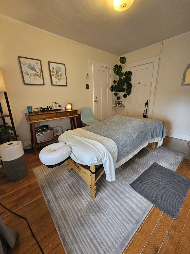 CaBeJu Wellness Massage By Beth Anderson, CMT Logo