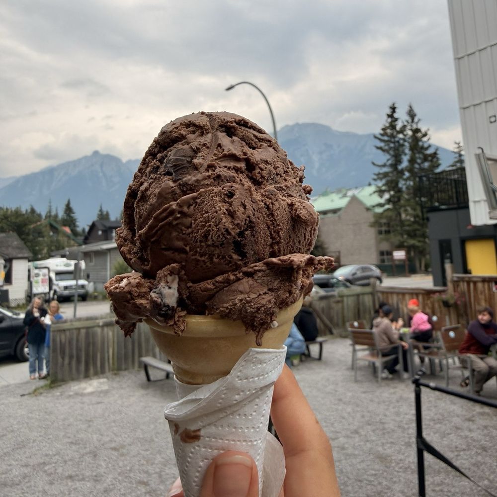 Old School Bus Ice Cream - Ice Cream & Frozen Yogurt Near Me - Canmore, Alberta