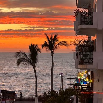 Casa Mar 1928 - Colorful sunset. We took this photo from our table. - Mexican Near Me - Puerto Vallarta, JAL
