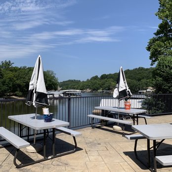 Bear Bottom Resort - Resorts Near Me - Sunrise Beach, Missouri