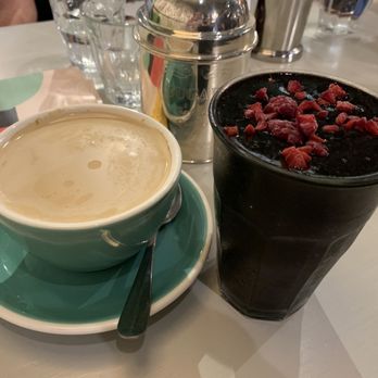 Bill's - Americano and Activated Charcoal Berry smoothie - British Near Me - Nottingham, NTT