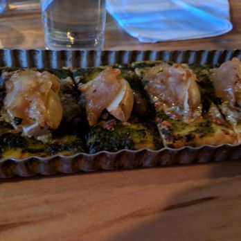 Black Bottle - Pear gorgonzola flat bread - New American Near Me - Seattle, Washington