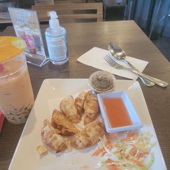 Singkawang Cafe - Fried dumplings made with chicken and pork. - Indonesian Near Me - El Monte, California Singkawang Cafe - Fried dumplings made with chicken and pork. - Indonesian Near Me - El Monte, California
