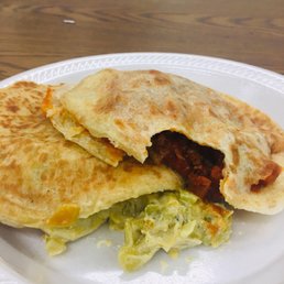 carne con papas y Chile rojo y rajás con queso