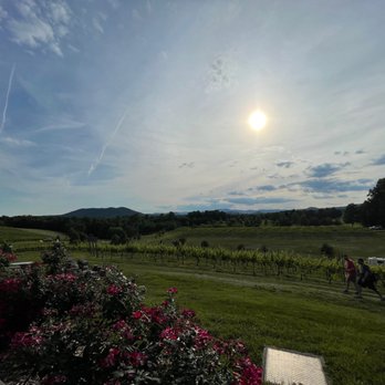 Round Peak Vineyards - Wineries Near Me - Mount Airy, North Carolina Round Peak Vineyards - Wineries Near Me - Mount Airy, North Carolina
