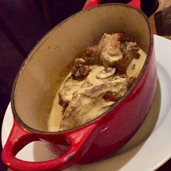 L'Oseille - Lapin is Poitou servi en cocotte à la moutarde - French Near Me - Paris, 75