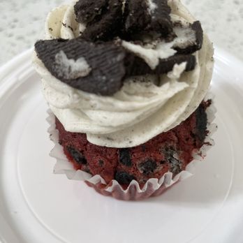 Sydney's Sweets - Red velvet Oreo - Desserts Near Me - West Hempstead, New York
