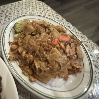 Pearl of Siam - Pad See-ewe - Thai Near Me - Aurora, Colorado Pearl of Siam - Pad See-ewe - Thai Near Me - Aurora, Colorado
