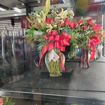 H-E-B - Birthday gift for my mom. Roses - Grocery Near Me - San Antonio, Texas H-E-B - Birthday gift for my mom. Roses - Grocery Near Me - San Antonio, Texas