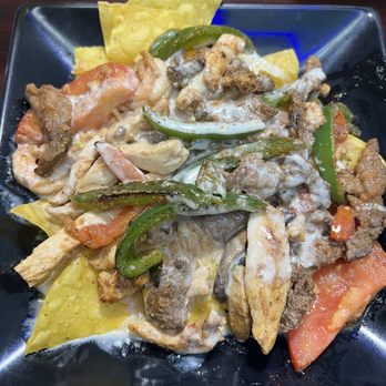 Los 3 Volcanes Restaurant - Nachos Locos - Mexican Near Me - Bowling Green, Kentucky Los 3 Volcanes Restaurant - Nachos Locos - Mexican Near Me - Bowling Green, Kentucky