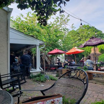 Slainte Public House - Patio and live music - Irish Pub Near Me - Georgetown, Kentucky