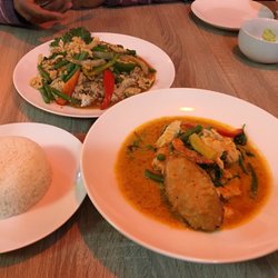 PLA2 Thai Restaurant - Red curry - chicken