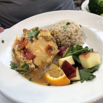 Stone Row Pub & Eatery - Chicken entree, very subtle Thai curry flavor...delish! - New American Near Me - Jim Thorpe, Pennsylvania